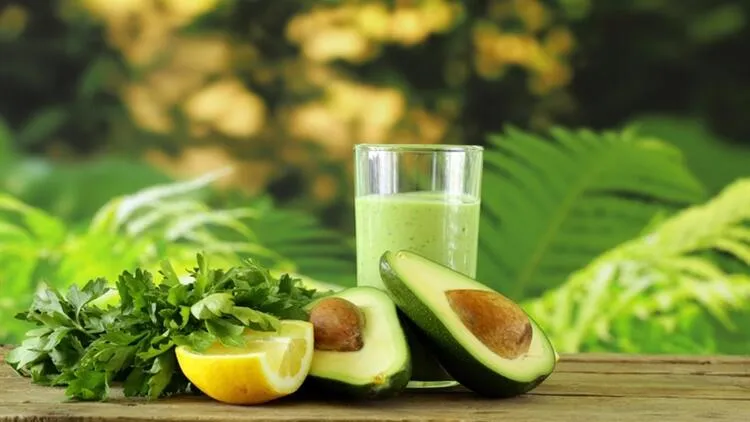 Avokadolu Smoothie Tarifi