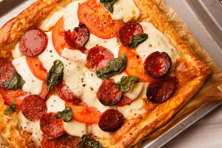 MİLFÖY PİZZA TARİFİ 