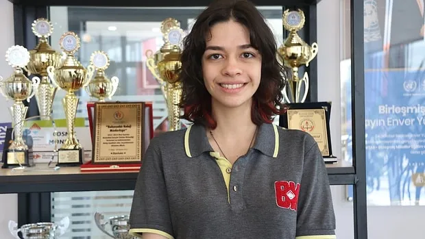 Gül Karen Aça kimdir?