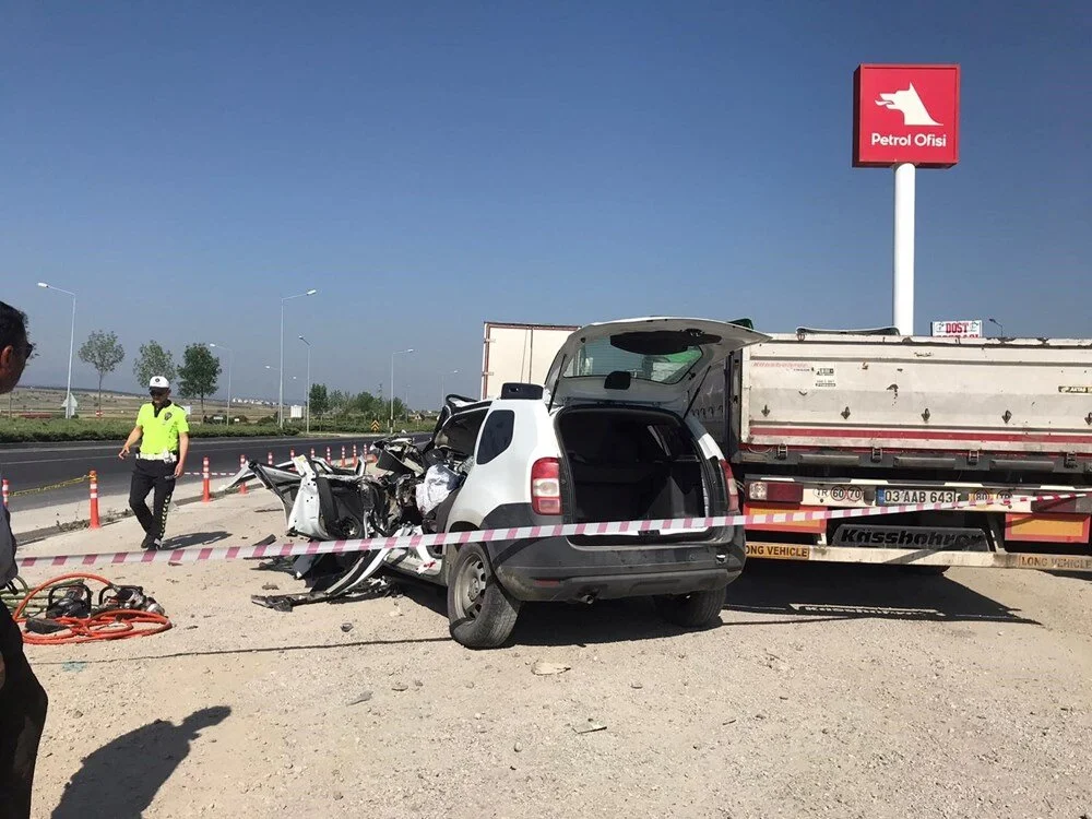 TEM'de kaza: Aynı otomobilden 8 yaralı çıktı