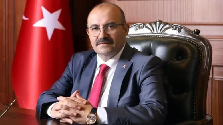 Resmi Gazete’de Valiler Kararnamesi yer aldı. Yer alan kararnameye göre 57 ile yeni vali ataması gerçekleşti. Atama sonucunda Balıkesir Valisi İsmail Ustaoğlu oldu. Peki Yeni Balıkesir Valisi İsmail Ustaoğlu Kimdir ?