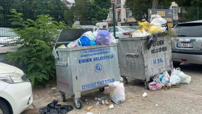 Balıkesir'de Vatandaşların "Çöp" Tepkisi 