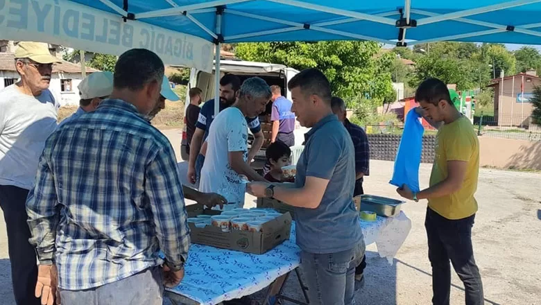 Bigadiç Belediye Başkanı İsmail Avcu, Muharrem ayı nedeniyle altı alevi köyünde aşure etkinliği düzenledi...
